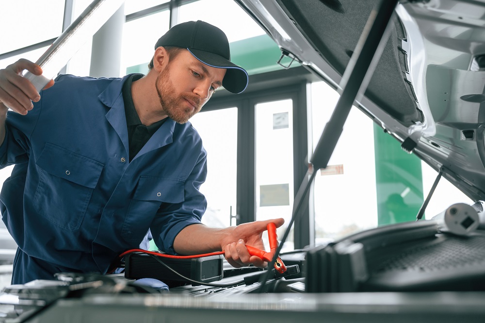 Как стать автоэлектриком-диагностом: все о профессии, зарплате, где работать, форматы учебы в 2025 году