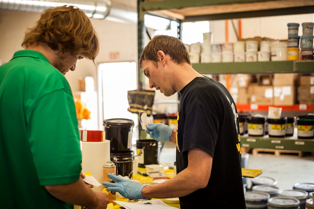 Как стать штамповщиком: все о профессии, зарплате, где работать, форматы учебы в 2025 году