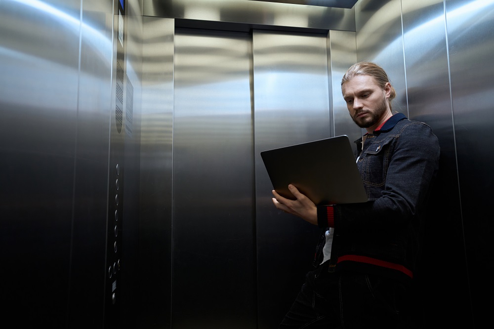 Как стать оператором по диспетчерскому обслуживанию лифтов: все о профессии, зарплате, где работать, форматы учебы в 2025 году