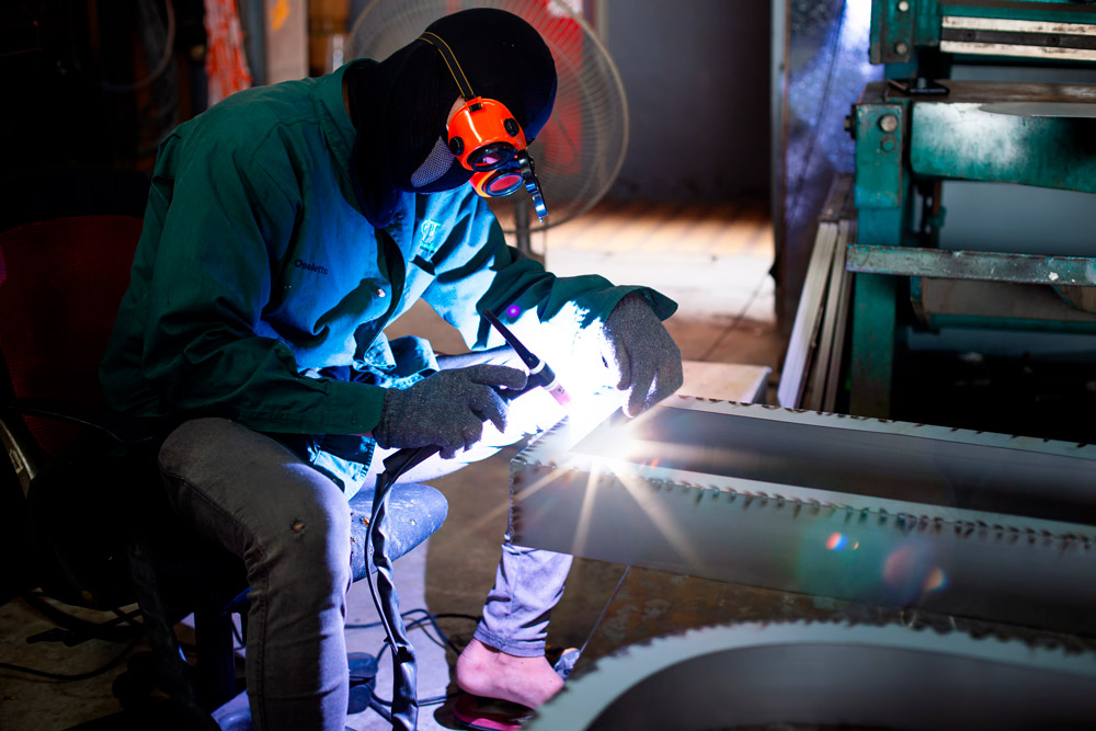 Как стать электросварщиком ручной сварки: все о профессии, зарплате, где работать, форматы учебы в 2025 году