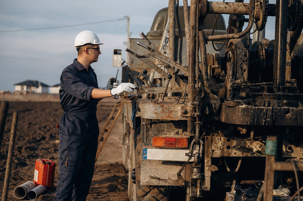 Как стать оператором по добыче нефти и газа: все о профессии, зарплате, где работать, форматы учебы в 2025 году