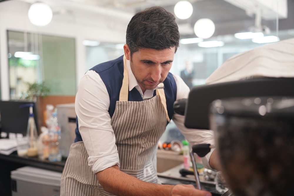 Как стать работником выходного дня: все о профессии, зарплате, где работать, форматы учебы в 2025 году