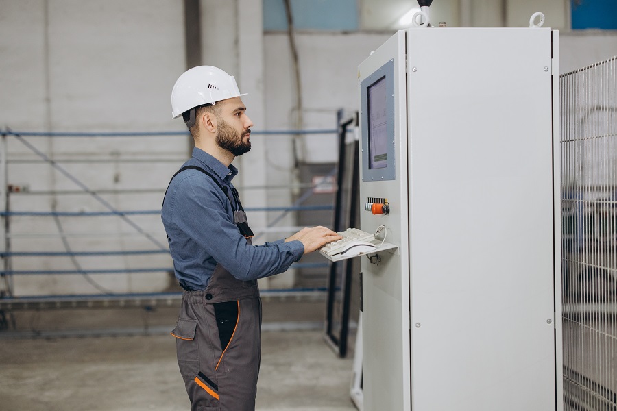 Как стать сборщиком шкафов автоматизации: все о профессии, зарплате, где работать, форматы учебы в 2025 году