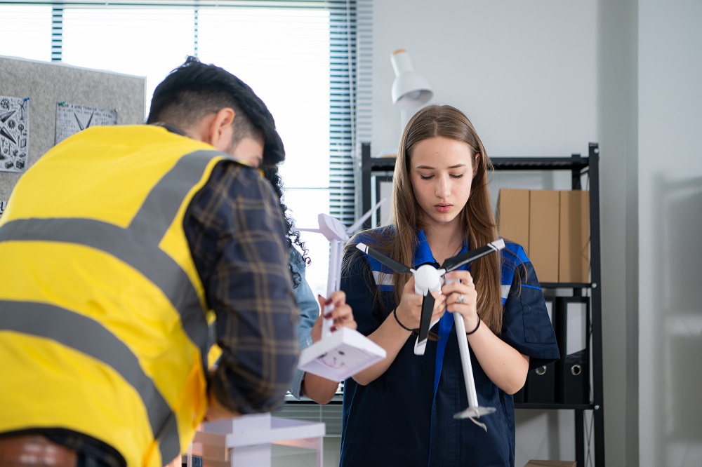Как стать оператором почтовой связи: все о профессии, зарплате, где работать, форматы учебы в 2025 году