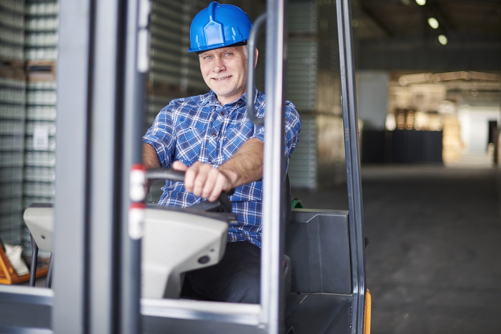 Как стать экспедитором: все о профессии, зарплате, где работать, форматы учебы в 2025 году