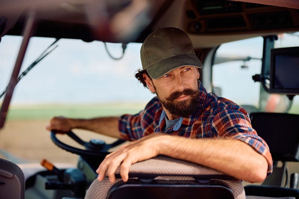 Как стать трактористом-машинистом в 2025 году: все о профессии, зарплате, где работать, форматы учебы