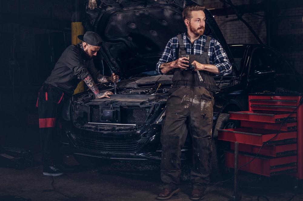 Как стать автослесарем в 2025 году: все о профессии, зарплате, где работать, форматы учебы