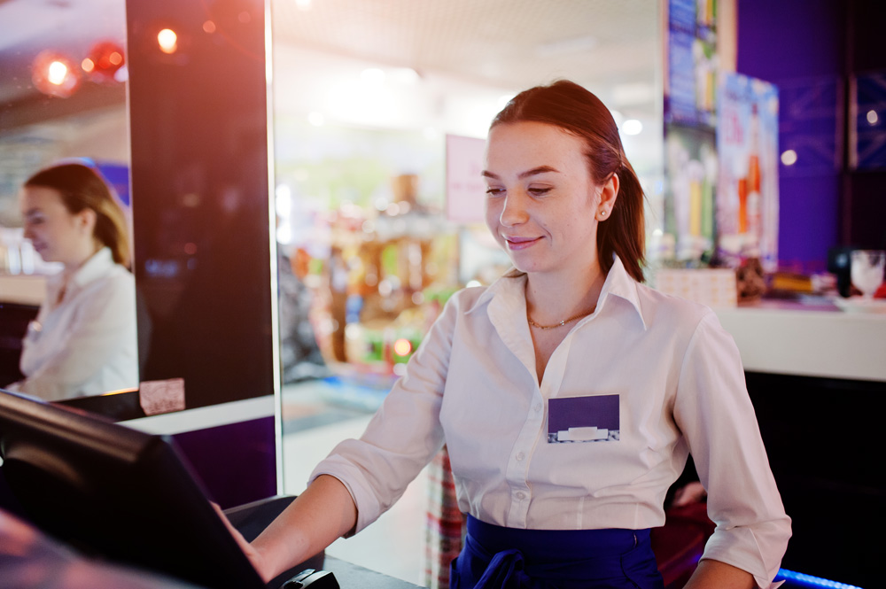 Как стать кассиром операционист: все о профессии, зарплате, где работать, форматы учебы в 2025 году