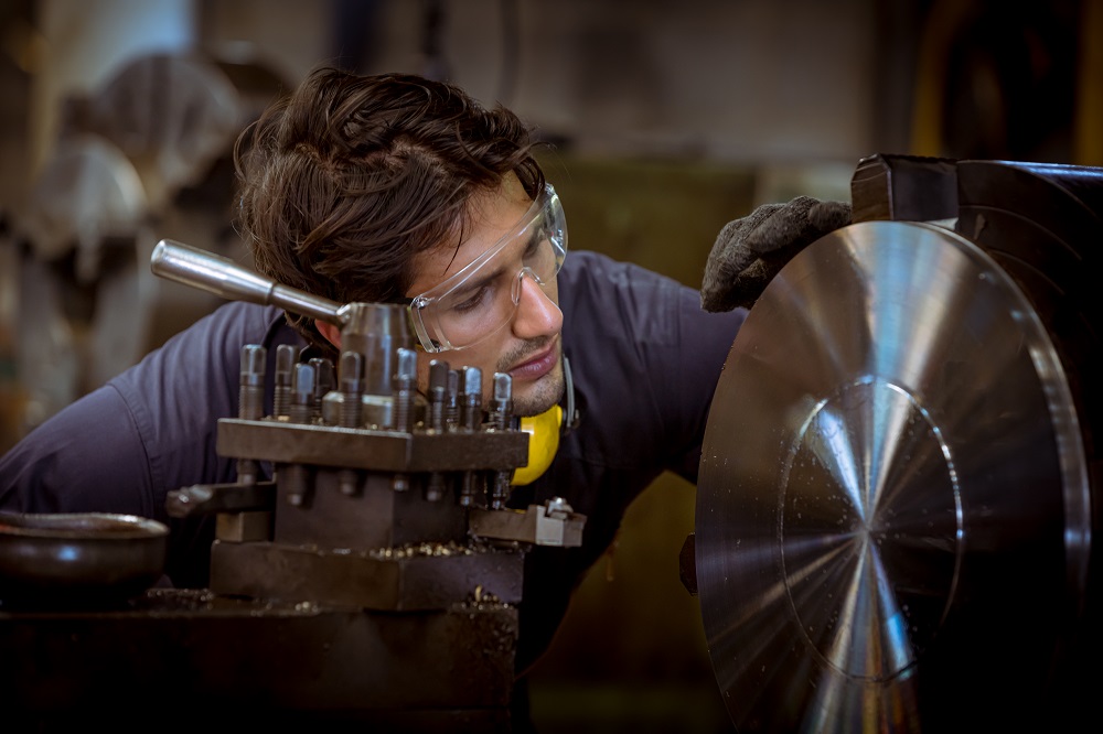 Как стать оператором токарного станка: все о профессии, зарплате, где работать, форматы учебы в 2026 году