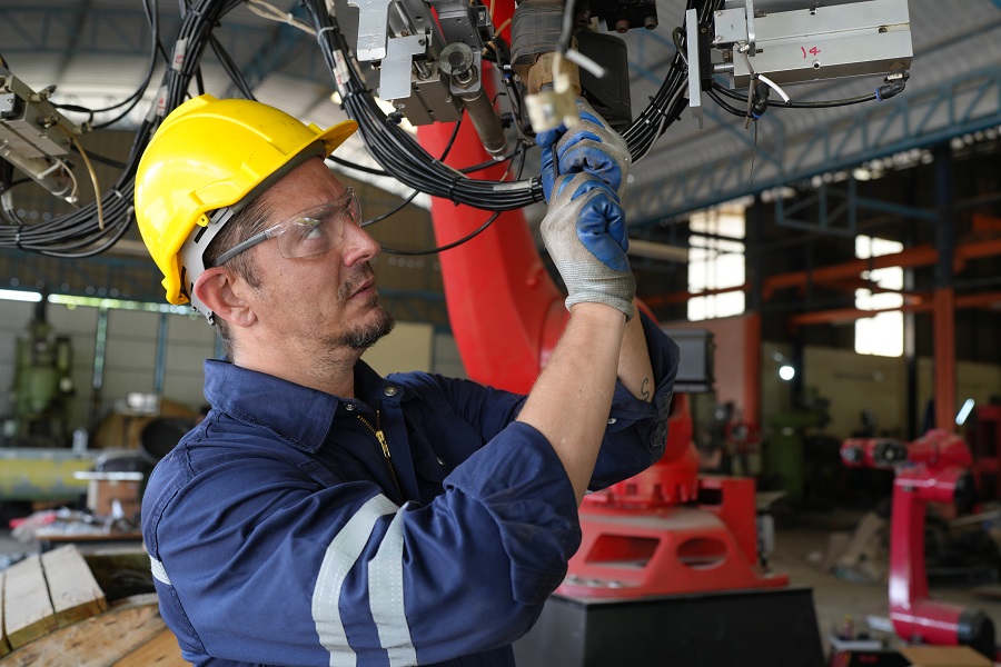 Слесарь по ремонту и обслуживанию перегрузочных машин