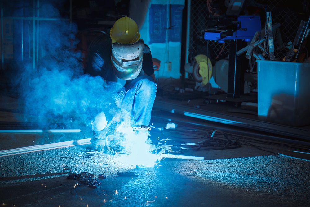 Как стать электрогазосварщиком в 2025 году: все о профессии, зарплате, где работать, форматы учебы