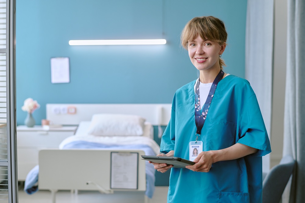 Как стать младшей медицинской сестрой по уходу за больными: все о профессии, зарплате, где работать, форматы учебы в 2025 году