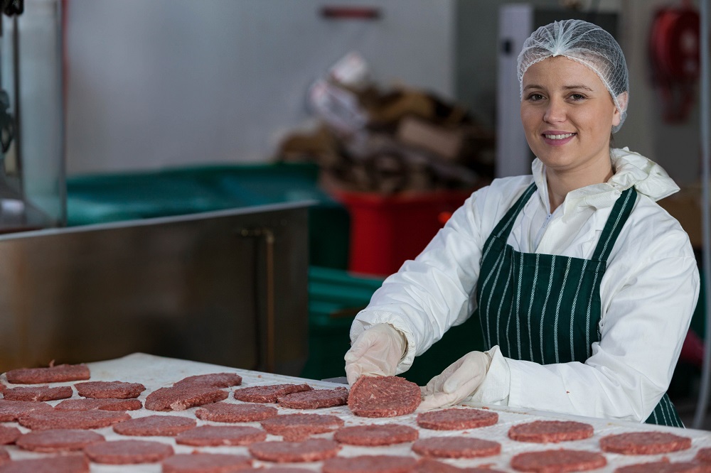 Как стать работником мясоперерабатывающего производства: все о профессии, зарплате, где работать, форматы учебы в 2025 году