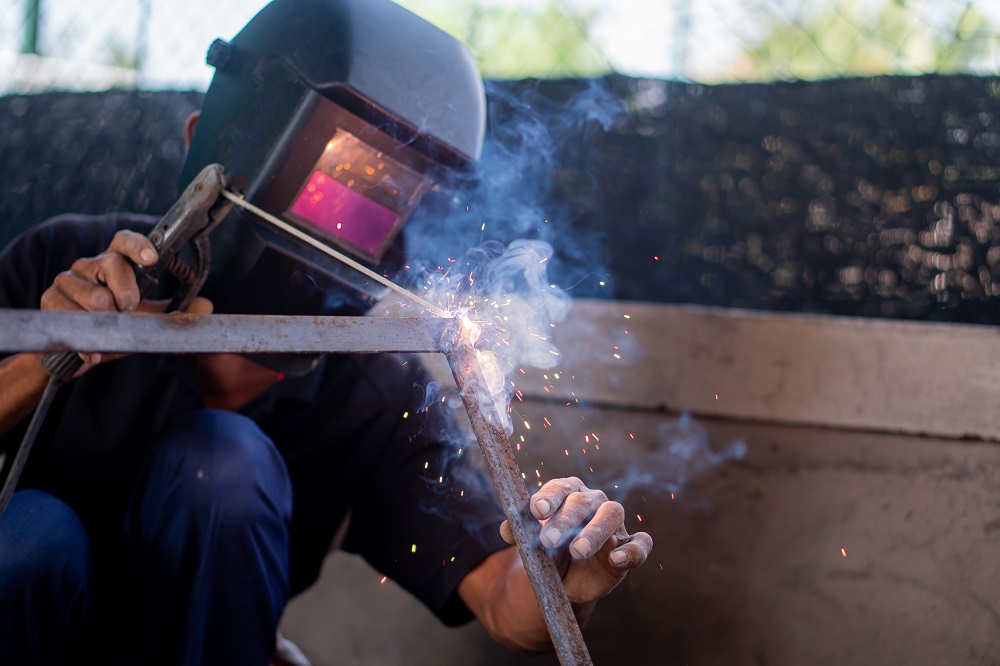 Как стать сварщиком-аргонщиком: все о профессии, зарплате, где работать, форматы учебы в 2025 году