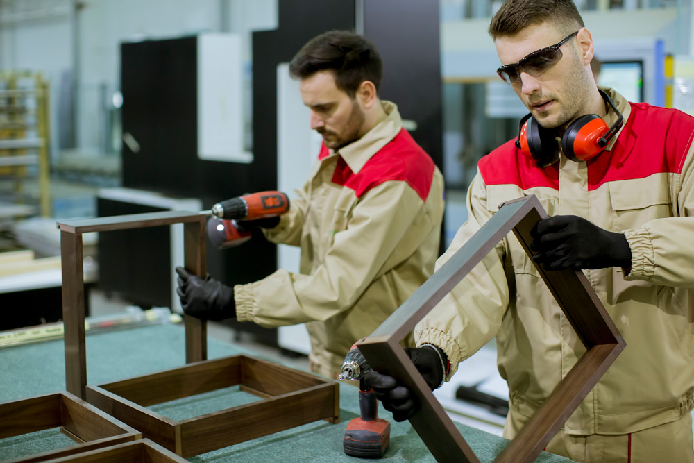 Как стать сборщиком мебели в 2026 году: все о профессии, зарплате, где работать, форматы учебы