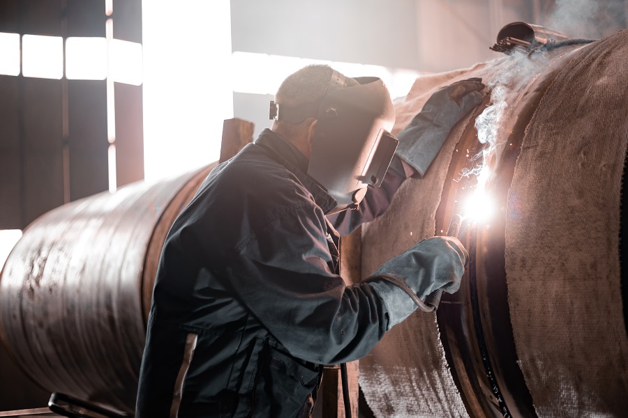Как стать сварщиком трубопроводов: все о профессии, зарплате, где работать, форматы учебы в 2025 году