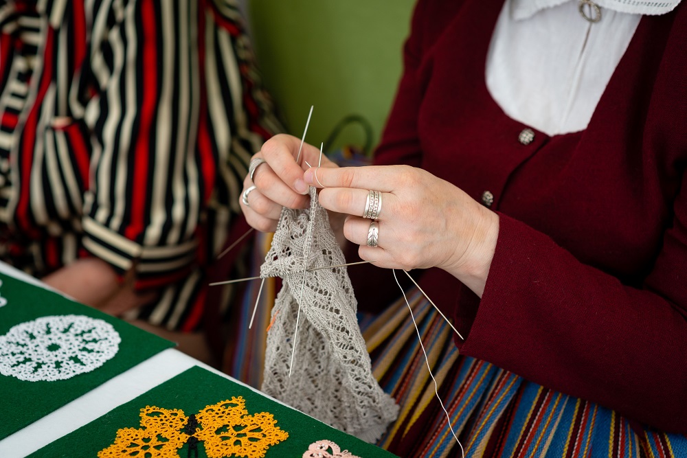 Как стать кружевницей: все о профессии, зарплате, где работать, форматы учебы в 2025 году