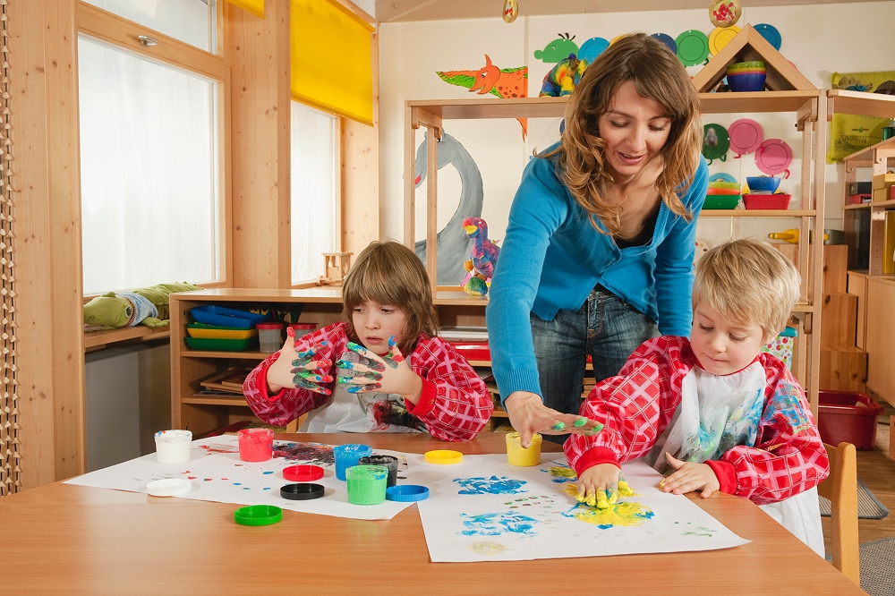 Воспитание детей дошкольного возраста: все о направлении, зарплате специалистов, форматах учебы в 2025 году