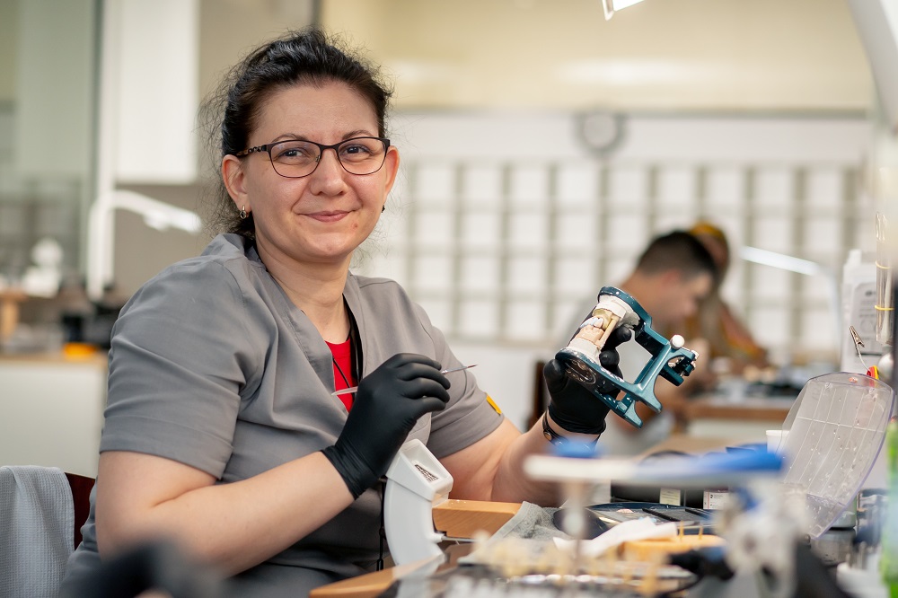 Как стать реставратором: все о профессии, зарплате, где работать, форматы учебы в 2025 году