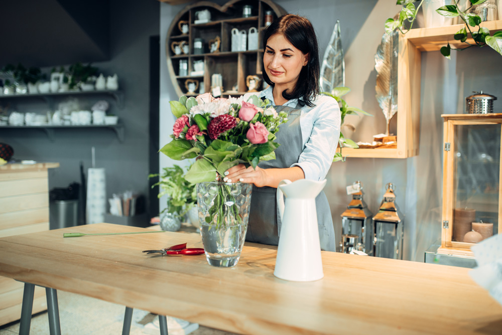 Как стать флористом: все о профессии, зарплате, где работать, форматы учебы в 2026 году