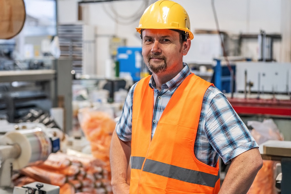 Как стать мастером: все о профессии, зарплате, где работать, форматы учебы в 2025 году