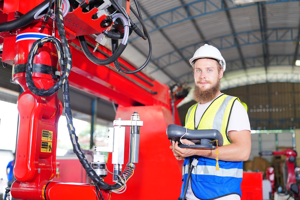 Как стать мотористом вахтенным: все о профессии, зарплате, где работать, форматы учебы в 2025 году