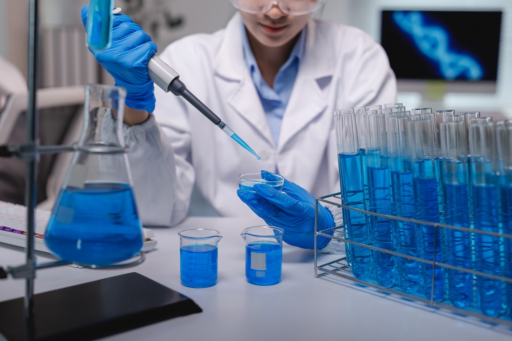 Как стать лаборантом химического анализа в 2025 году: все о профессии, зарплате, где работать, форматы учебы