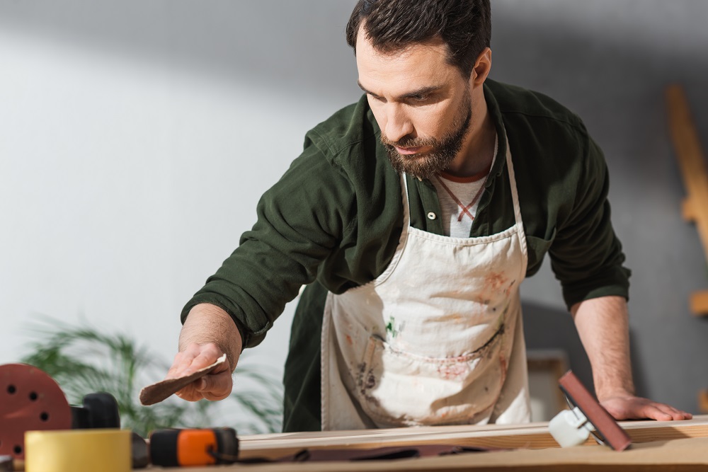 Маляр по дереву Маляр по дереву