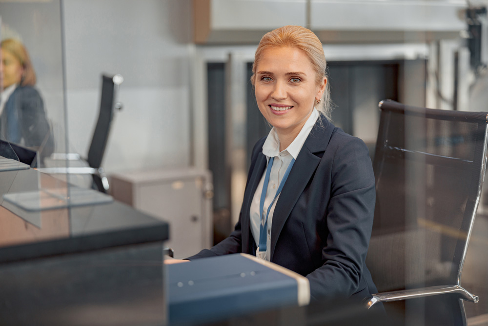 Как стать кассиром валютным: все о профессии, зарплате, где работать, форматы учебы в 2025 году