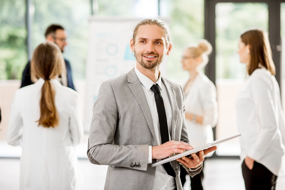 Как стать агентом коммерческим: все о профессии, зарплате, где работать, форматы учебы в 2025 году