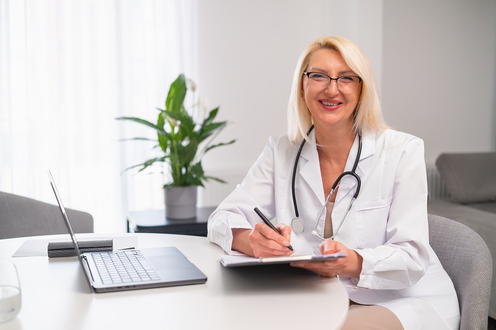 Как стать медицинским регистратором: все о профессии, зарплате, где работать, форматы учебы в 2026 году