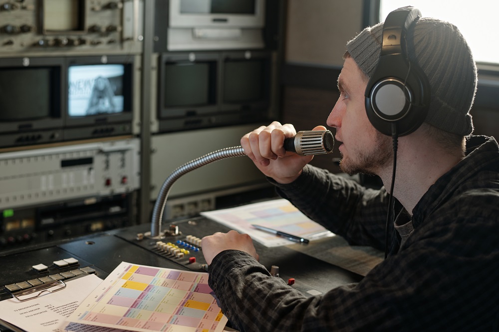 Как стать регулировщиком радиоэлектронной аппаратуры и приборов: все о профессии, зарплате, где работать, форматы учебы в 2025 году