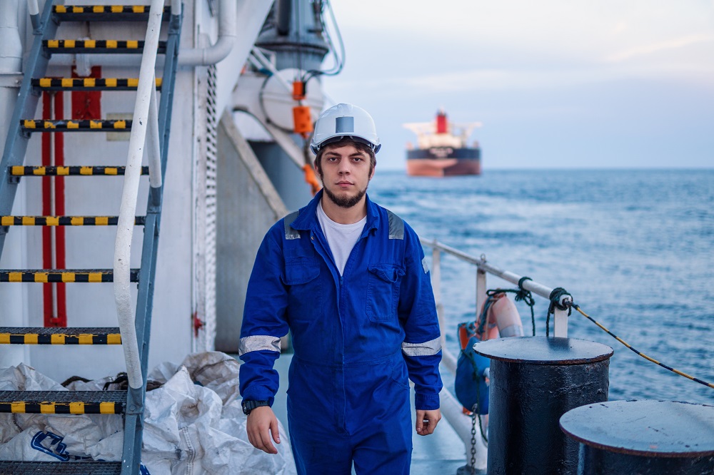 Как стать слесарем-монтажником судовым: все о профессии, зарплате, где работать, форматы учебы в 2025 году
