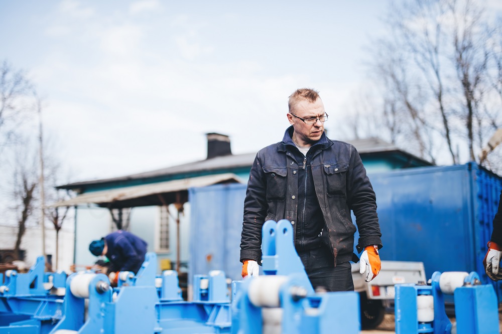 Как стать оператором обезвоживающей и обессоливающей установки: все о профессии, зарплате, где работать, форматы учебы в 2025 году