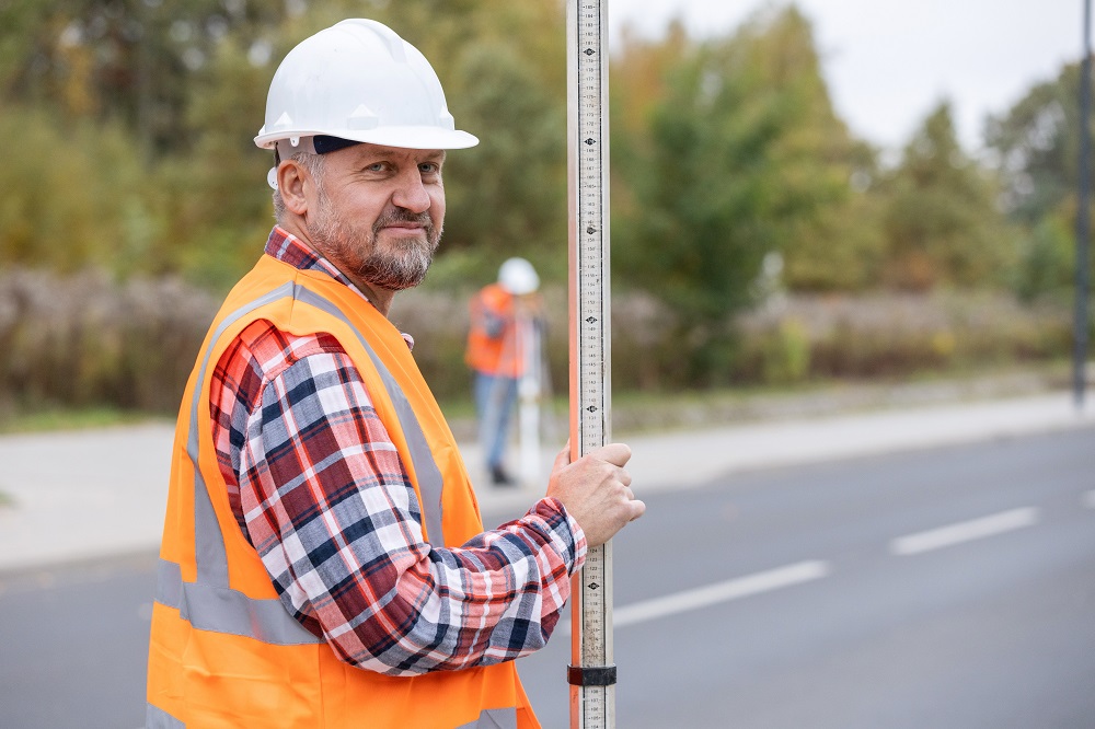 Как стать дорожным рабочим: все о профессии, зарплате, где работать, форматы учебы в 2025 году